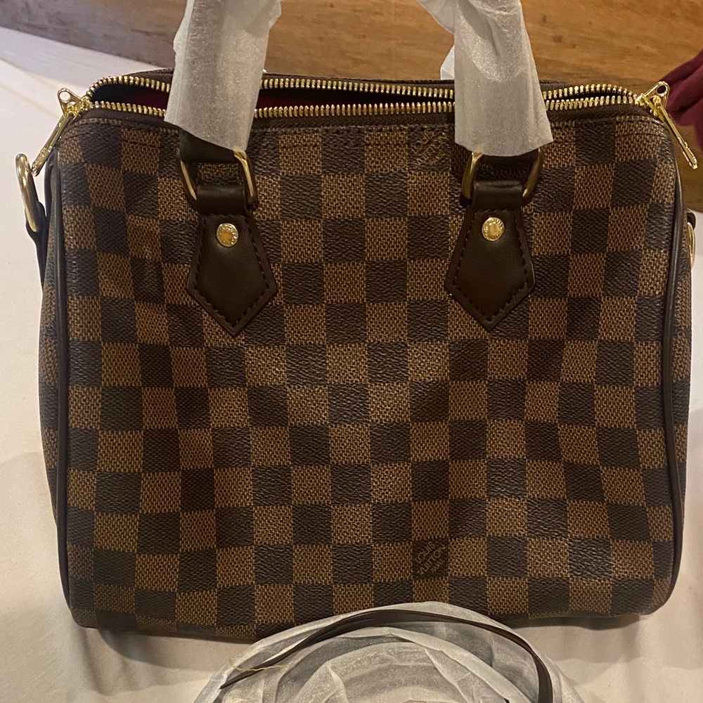 Elegant Checkered Crossbody Bag